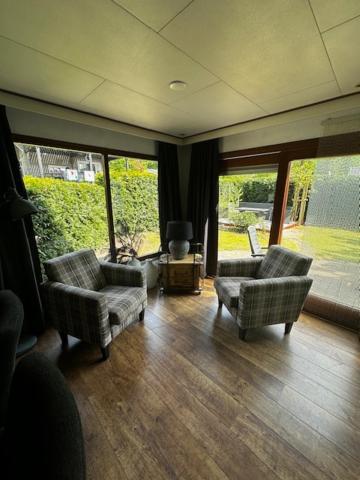 Dubbele Chalet Op Recreatiepark Topparken Op De Veluwe In Beekbergen Met Grote Vrije Tuin En Eigen Parkeerplaats エクステリア 写真