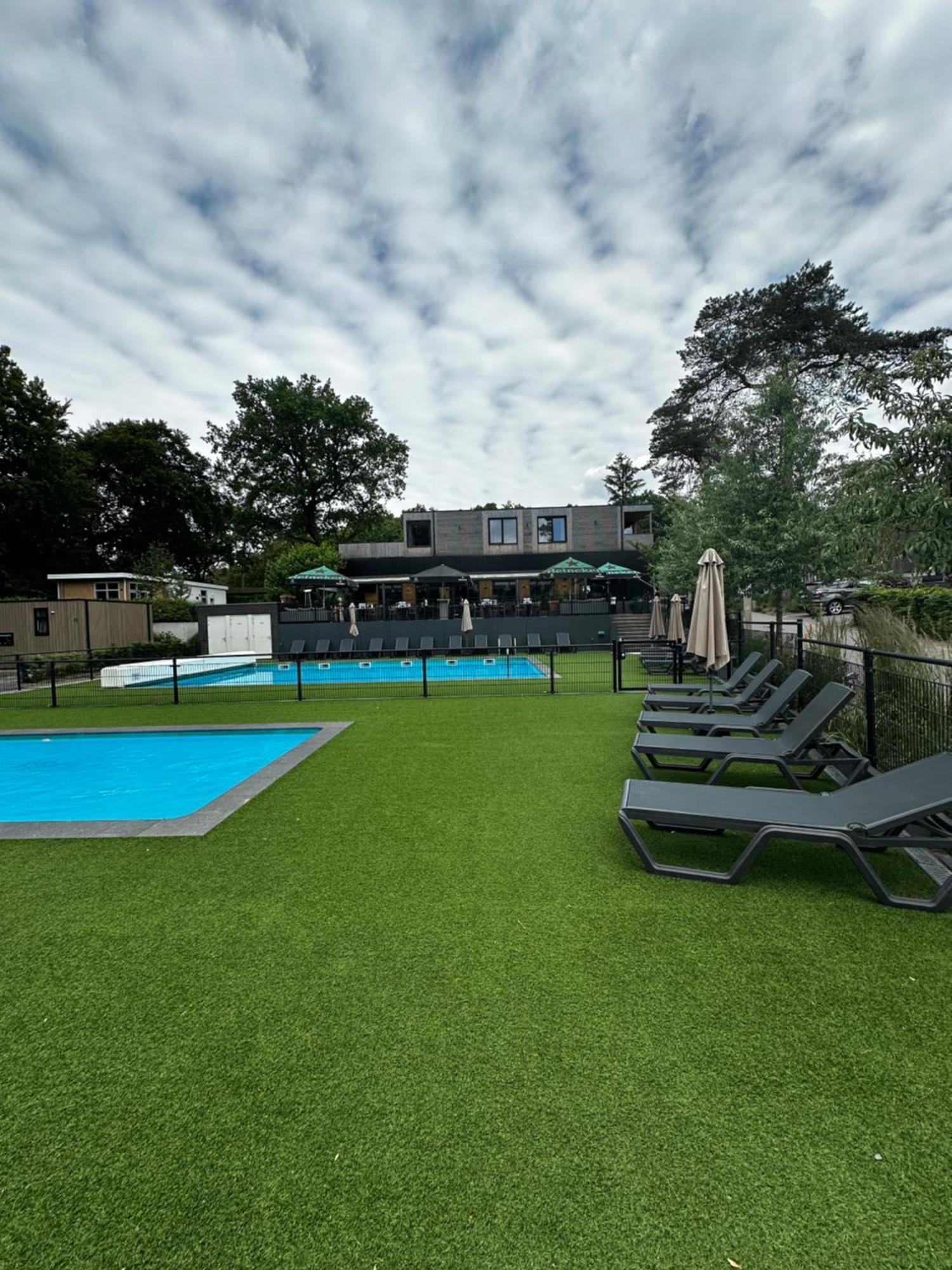Dubbele Chalet Op Recreatiepark Topparken Op De Veluwe In Beekbergen Met Grote Vrije Tuin En Eigen Parkeerplaats エクステリア 写真