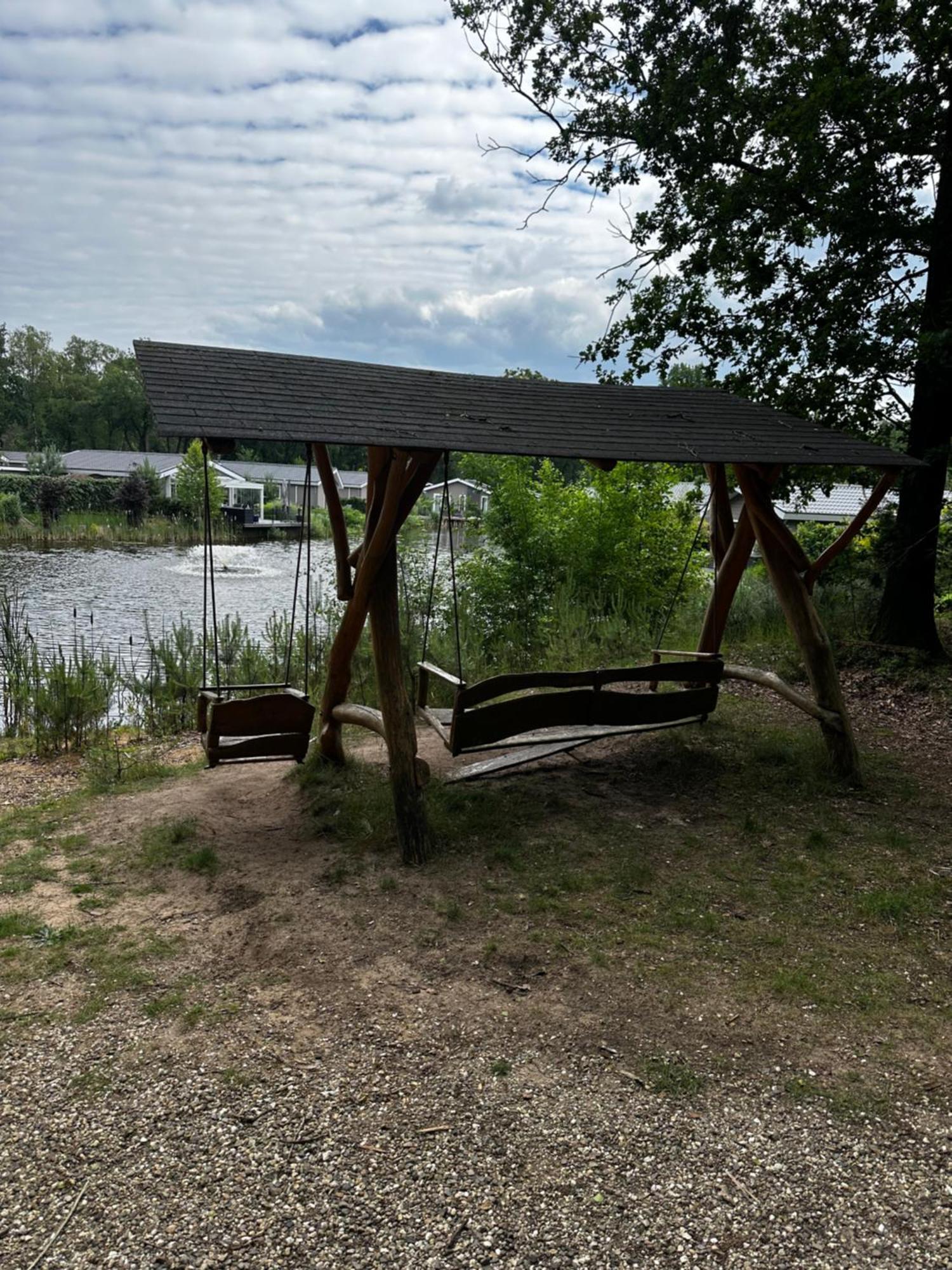 Dubbele Chalet Op Recreatiepark Topparken Op De Veluwe In Beekbergen Met Grote Vrije Tuin En Eigen Parkeerplaats エクステリア 写真