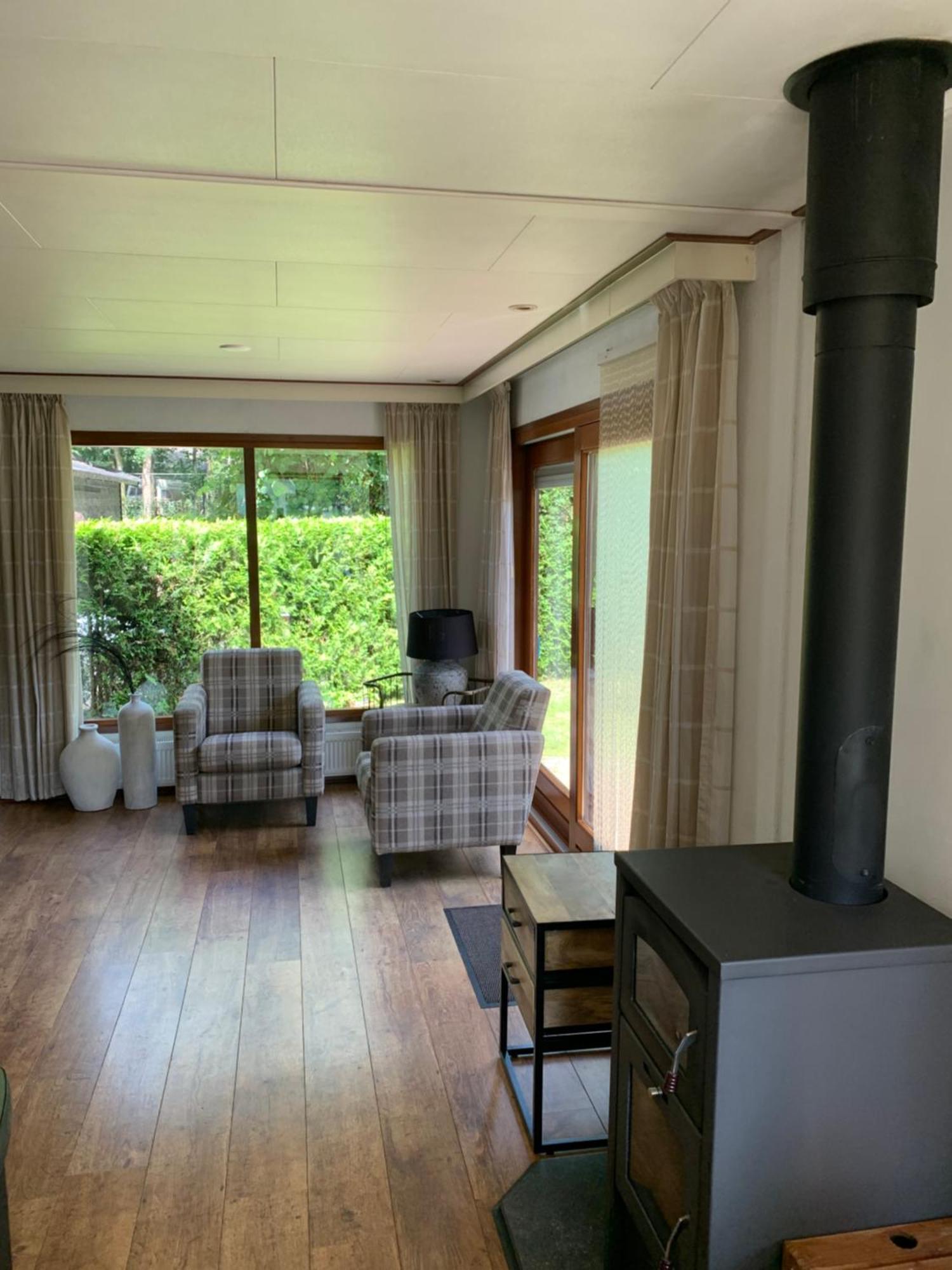 Dubbele Chalet Op Recreatiepark Topparken Op De Veluwe In Beekbergen Met Grote Vrije Tuin En Eigen Parkeerplaats 部屋 写真