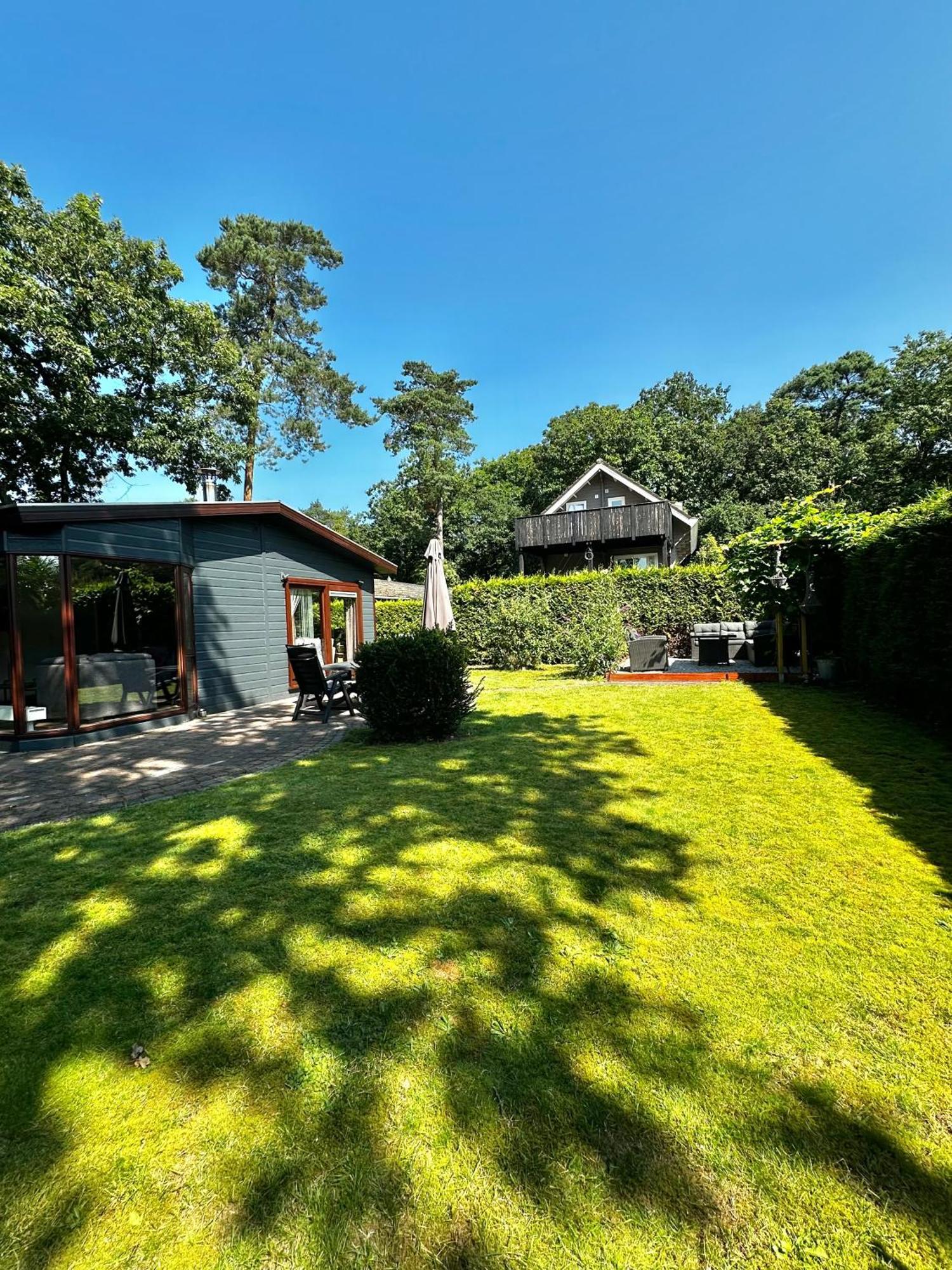 Dubbele Chalet Op Recreatiepark Topparken Op De Veluwe In Beekbergen Met Grote Vrije Tuin En Eigen Parkeerplaats エクステリア 写真