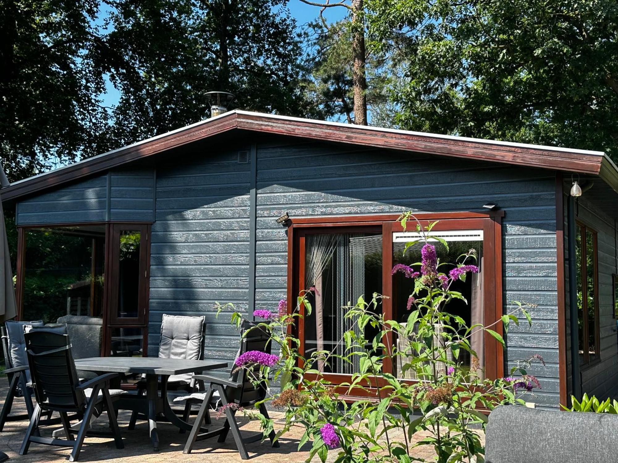 Dubbele Chalet Op Recreatiepark Topparken Op De Veluwe In Beekbergen Met Grote Vrije Tuin En Eigen Parkeerplaats エクステリア 写真